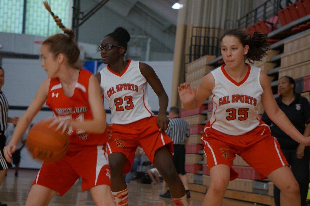 basketball girl players on court